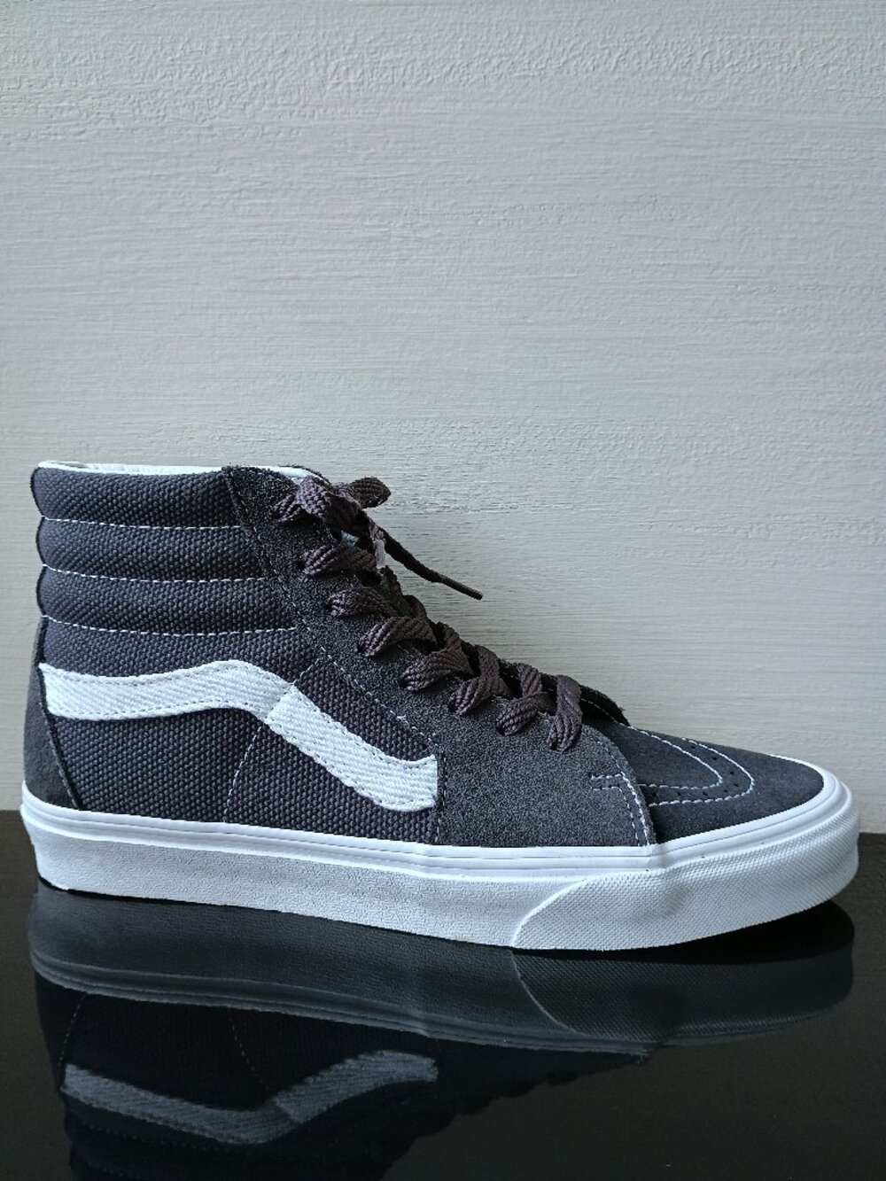 Vans Men's Sk8-Hi Sued / Mesh Sneaker in Rugged Workwear‑Inspired Look Asphalt